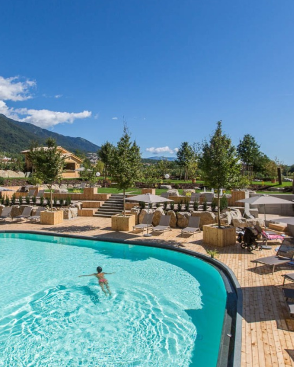 Piscina all'aperto con ristorante - Garden Relais